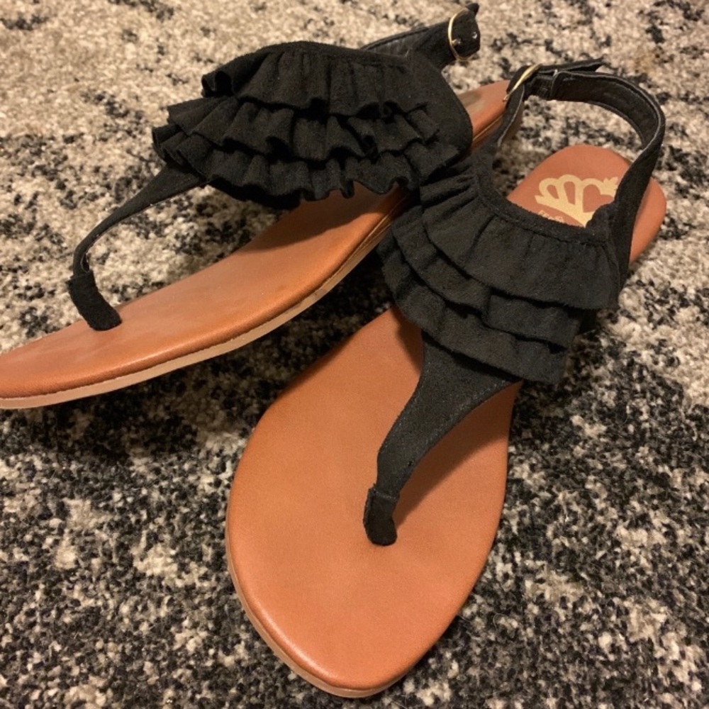 SOLD‼️🖤fergalicious sandals🖤size 8